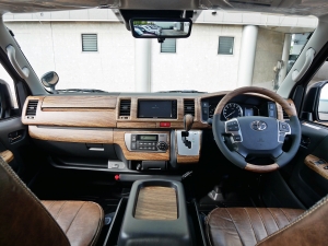 ハイエースバンディーゼル4WD　丸目カスタム　ネオクラシック