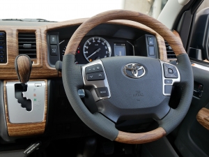 ハイエースバンディーゼル4WD　丸目カスタム　ネオクラシック