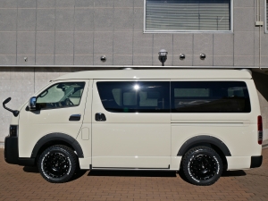 ハイエースワゴン新車アウトレットＦＤ－ＢＯＸ６　特設ライトイエロー　二段ベッド
