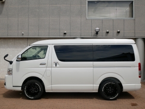 ハイエースワゴン１０人乗り　カスタムコンプリート