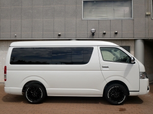 ハイエースワゴン１０人乗り　カスタムコンプリート