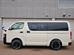 ハイエースバンディーゼル4WD　丸目カスタム　ネオクラシック