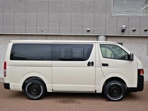 ハイエースバンディーゼル4WD　丸目カスタム　ネオクラシック