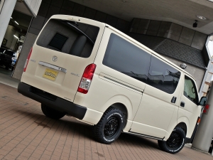 ハイエースバンディーゼル4WD　丸目カスタム　ネオクラシック