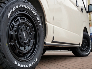 ハイエースバンディーゼル4WD　丸目カスタム　ネオクラシック