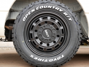 ハイエースバンディーゼル4WD　丸目カスタム　ネオクラシック