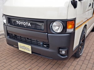 ハイエースバン特設カラー：ライトイエロー
