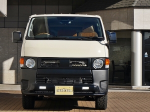 ハイエースバンDX　4WD　ディーゼル　丸目