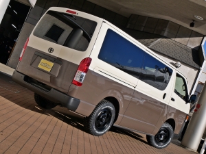 ハイエースバンDX　4WD　ディーゼル　丸目