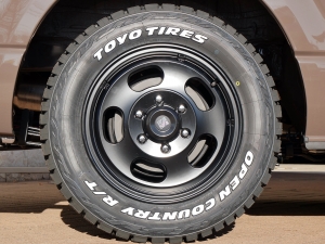ハイエースバンDX　4WD　ディーゼル　丸目