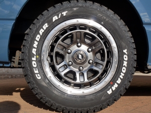 ハイエースバン4WD　ベッドキット　車中泊　丸目