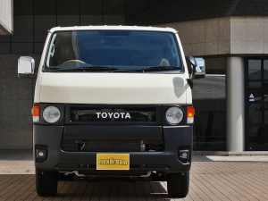 ハイエースバン新車アウトレット特設カラー：ライトイエロー