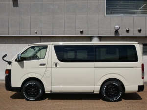ハイエースバン新車アウトレット特設カラー：ライトイエロー