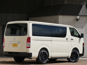 ハイエースバン新車アウトレット特設カラー：ライトイエロー