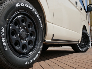 ハイエースバン新車アウトレット特設カラー：ライトイエロー