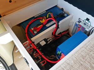 ハイエースバンDX　4WD　ディーゼル　丸目