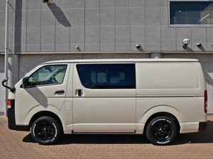 ハイエースバンDX　4WD　ディーゼル　丸目
