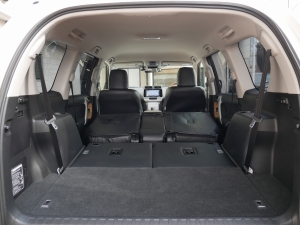 ランクルプラド現行型中古車　1オーナー　7人乗