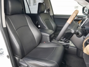 ランクルプラド現行型中古車　1オーナー　7人乗