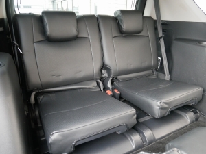 ランクルプラド現行型中古車　1オーナー　7人乗