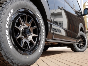 ハイエースバンディーゼル4WD　丸目カスタム　ネオクラシック