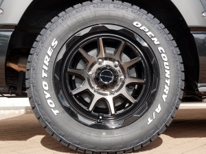 ハイエースバンディーゼル4WD　丸目カスタム　ネオクラシック