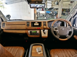 ハイエースバンディーゼル4WD　丸目カスタム　ネオクラシック
