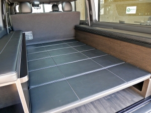 ハイエースバン新車アウトレット新車一部改良後　ディーゼル四駆