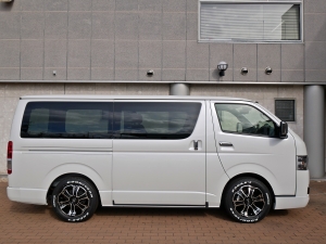 ハイエースバン新車アウトレット新車一部改良後　ディーゼル四駆
