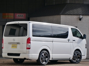 ハイエースバン新車アウトレット新車一部改良後　ディーゼル四駆