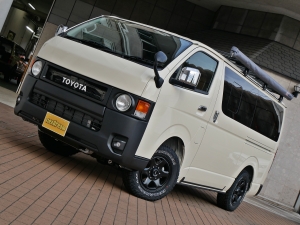 ハイエースバンディーゼル4WD　丸目カスタム　ネオクラシック