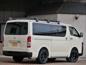 ハイエースバンディーゼル4WD　丸目カスタム　ネオクラシック