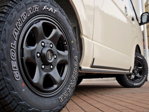 ハイエースバンディーゼル4WD　丸目カスタム　ネオクラシック