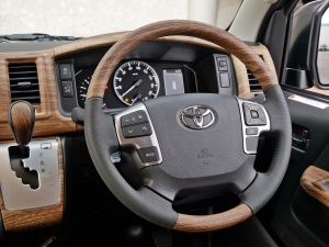 ハイエースバンディーゼル4WD　丸目カスタム　ネオクラシック