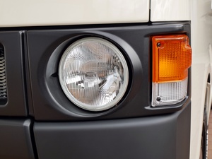 ハイエースバンディーゼル4WD　丸目カスタム　ネオクラシック