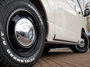 ハイエースバンディーゼル4WD　丸目カスタム　ネオクラシック
