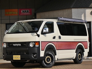 ハイエースバンディーゼル4WD　丸目カスタム　ネオクラシック