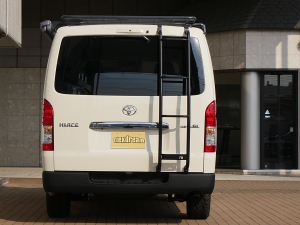 ハイエースバンディーゼル4WD　丸目カスタム　ネオクラシック