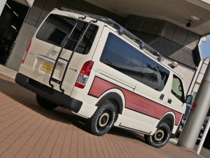 ハイエースバンディーゼル4WD　丸目カスタム　ネオクラシック