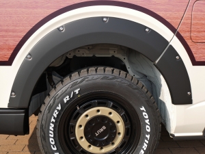 ハイエースバンディーゼル4WD　丸目カスタム　ネオクラシック
