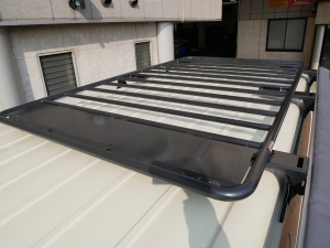 ハイエースバンディーゼル4WD　丸目カスタム　ネオクラシック
