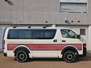 ハイエースバンディーゼル4WD　丸目カスタム　ネオクラシック