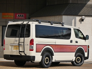 ハイエースバンディーゼル4WD　丸目カスタム　ネオクラシック