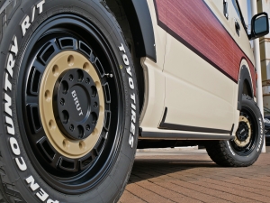 ハイエースバンディーゼル4WD　丸目カスタム　ネオクラシック