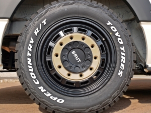 ハイエースバンディーゼル4WD　丸目カスタム　ネオクラシック