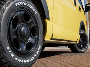 ハイエースバンディーゼル4WD　丸目カスタム　ネオクラシック
