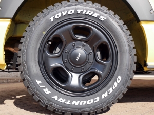 ハイエースバンディーゼル4WD　丸目カスタム　ネオクラシック