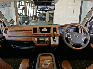 ハイエースバンディーゼル4WD　丸目カスタム　ネオクラシック