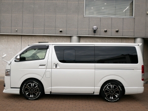 ハイエースバン4ナンバー8人乗り　延長ベッド　車中泊