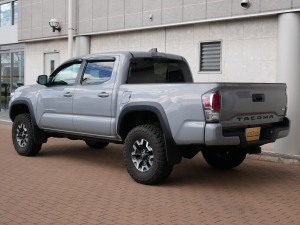 タコマ新車並行　リフトアップ　TRDPRO仕様